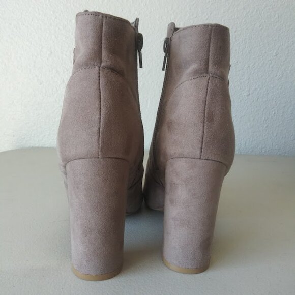 Qupid women's size 7 taupe high heel ankle boots - Picture 3 of 13